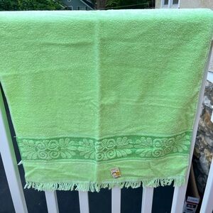 NWT Pair of Vintage Lime Green Bath Towels